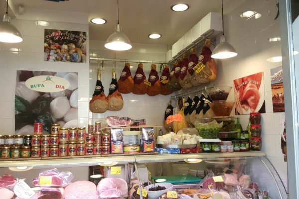 Bufalandia di Del Vecchio Antonio a Napoli per la vera mozzarella di bufala